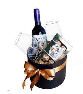 Box com Vinho, Taças e Chocolates